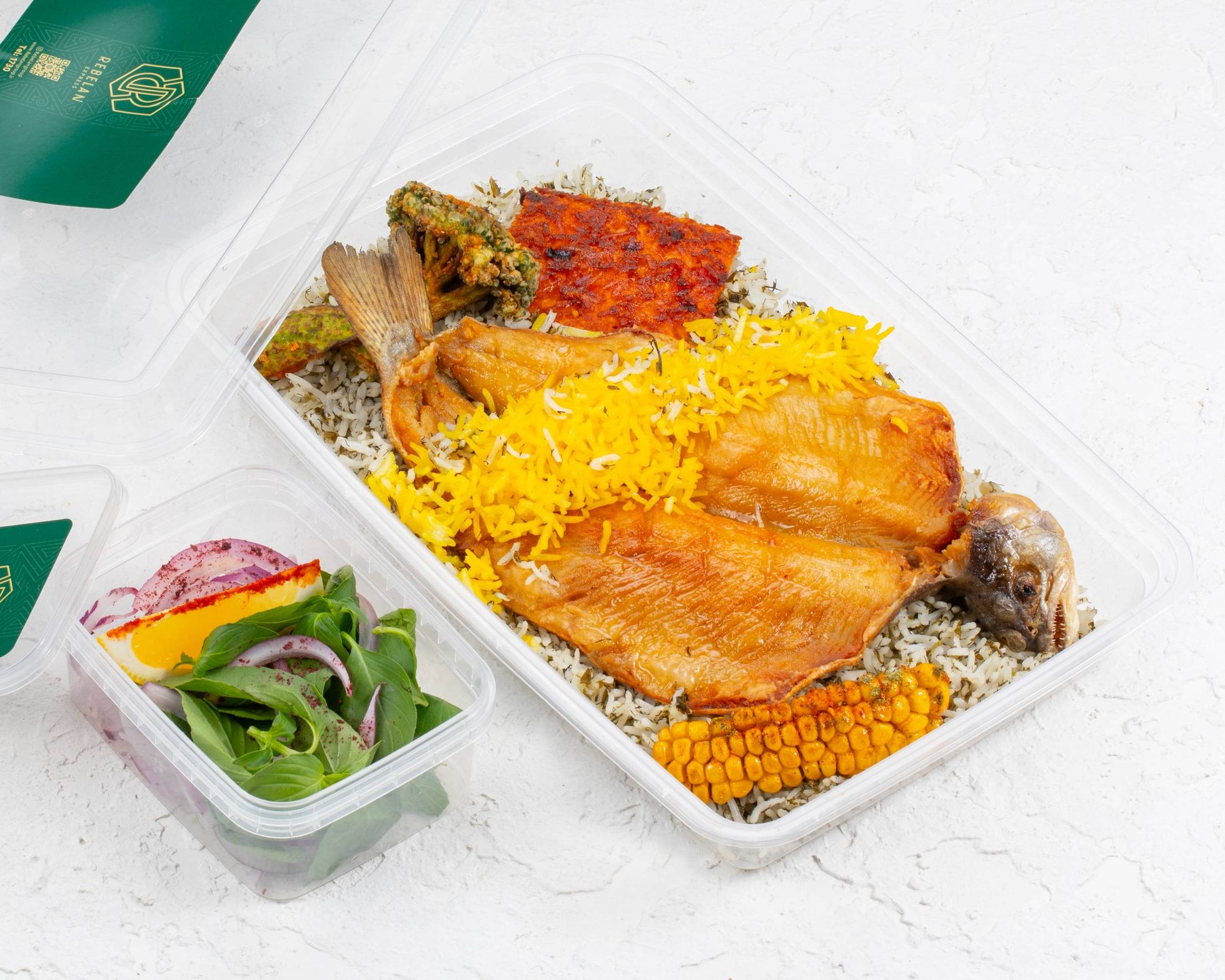 سبزی پلو با ماهی قزل آلا سرخ شده